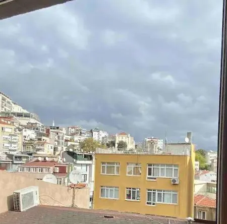 1 Bedroom In The Heart Of Istanbul Taksim Square In Cihangir